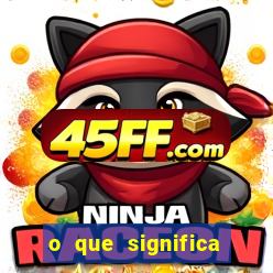 o que significa sonhar dobrando roupas